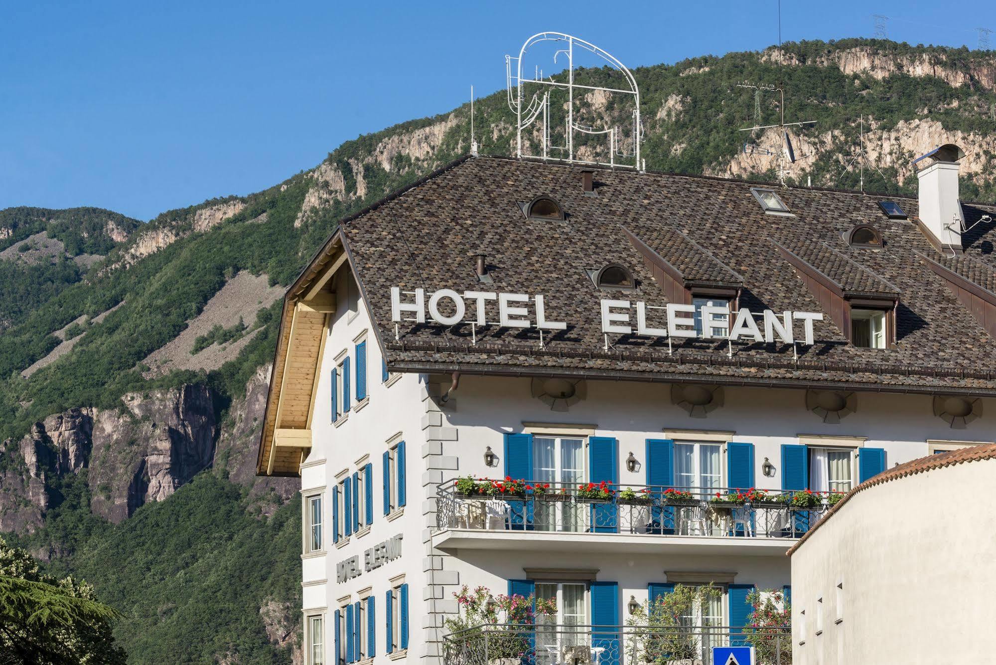 Hotel Elefant Ora / Auer Exterior foto